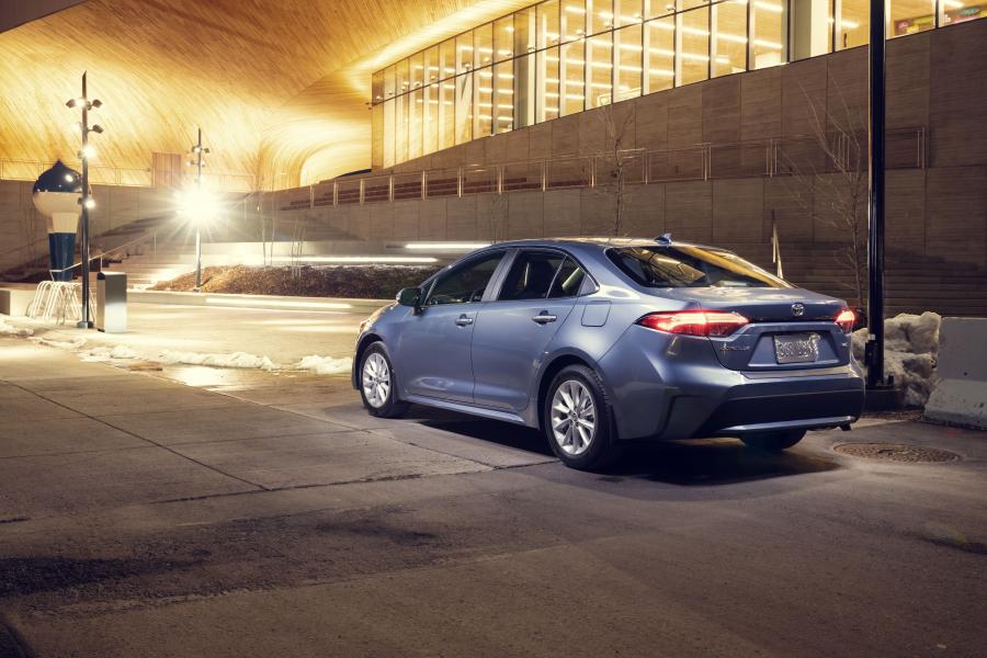 Toyota Corolla XLE Sedan 2019 года  (NA) (фото 37 из 40)